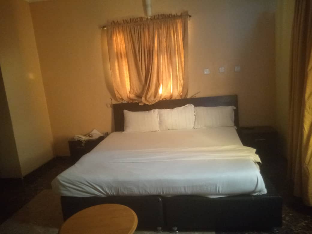 DIPLOMATIC SUITE